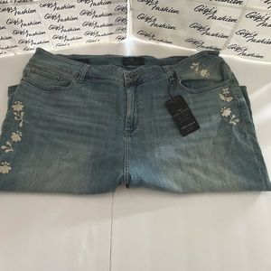 NWT Lucky Brand Ginger Bermuda. Curvy fit. Mid rise. Sz. 24 W